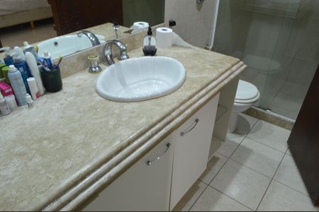 Casa de condomínio à venda com 305m², 5 quartos e 2 vagasBanheiro da Suíte 1