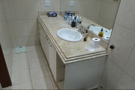 Casa de condomínio à venda com 305m², 5 quartos e 2 vagasBanheiro da Suíte 1