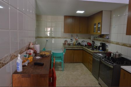 Casa de condomínio à venda com 305m², 5 quartos e 2 vagasCozinha