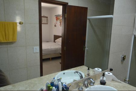 Casa de condomínio à venda com 305m², 5 quartos e 2 vagasBanheiro da Suíte 1