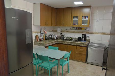 Casa de condomínio à venda com 305m², 5 quartos e 2 vagasCozinha