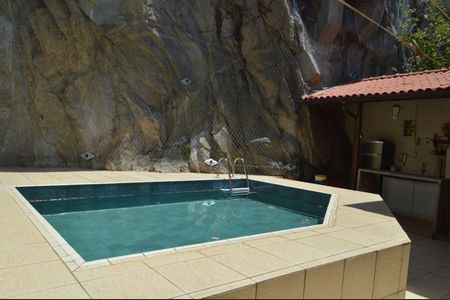 Casa de condomínio à venda com 305m², 5 quartos e 2 vagasPiscina