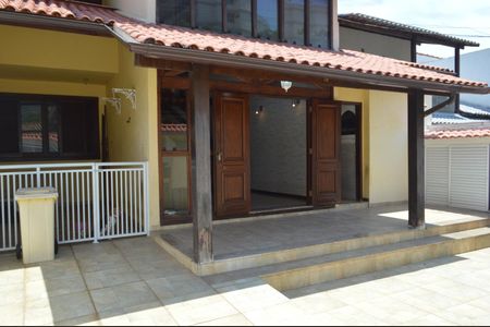 Casa de condomínio à venda com 305m², 5 quartos e 2 vagasVaranda