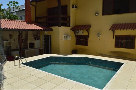 Casa de condomínio à venda com 305m², 5 quartos e 2 vagasPiscina