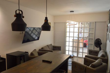 Casa de condomínio à venda com 305m², 5 quartos e 2 vagasBar