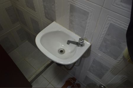 Casa de condomínio à venda com 305m², 5 quartos e 2 vagasBanheiro de Serviço