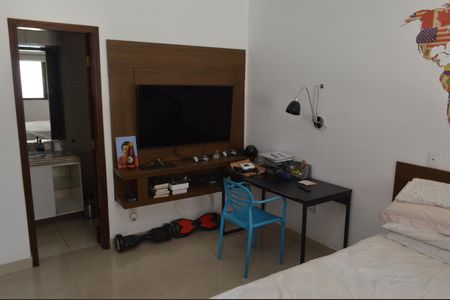 Casa de condomínio à venda com 305m², 5 quartos e 2 vagasSuíte 1