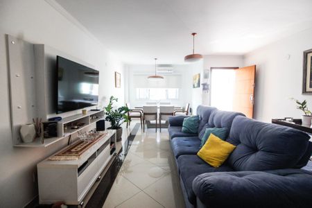 Casa à venda com 135m², 3 quartos e 2 vagasSala