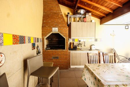 Casa à venda com 135m², 3 quartos e 2 vagasChurrasqueira