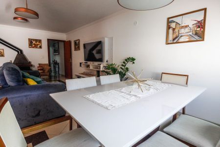 Casa à venda com 135m², 3 quartos e 2 vagasSala