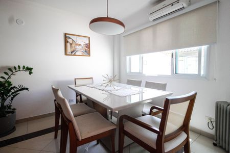 Casa à venda com 135m², 3 quartos e 2 vagasSala