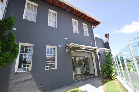Casa à venda com 300m², 4 quartos e 2 vagasEntrada