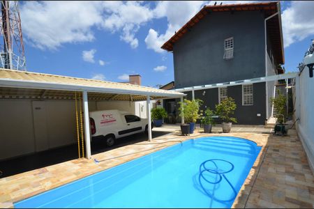 Casa à venda com 300m², 4 quartos e 2 vagasArea piscina