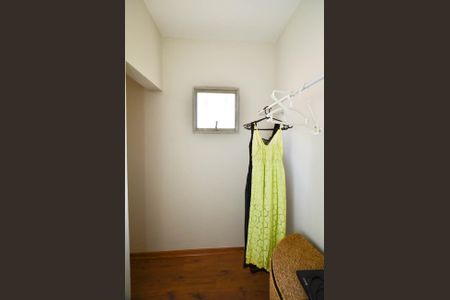 Casa à venda com 300m², 4 quartos e 2 vagasQuarto casa2/ closet