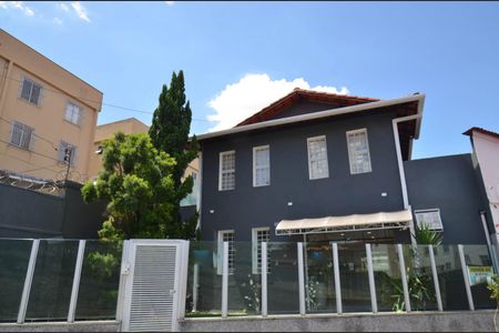 Casa à venda com 300m², 4 quartos e 2 vagasFachada