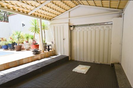 Casa à venda com 300m², 4 quartos e 2 vagasGaragem