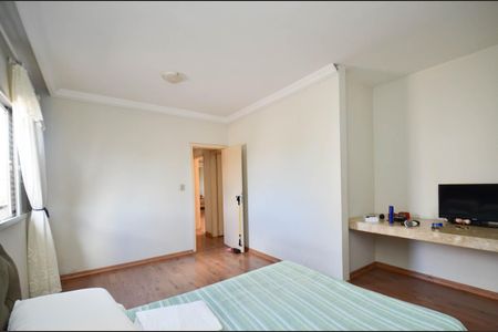 Casa à venda com 300m², 4 quartos e 2 vagasSuíte casa2