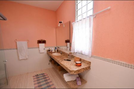 Casa à venda com 300m², 4 quartos e 2 vagasBanheiro suite/ casa2