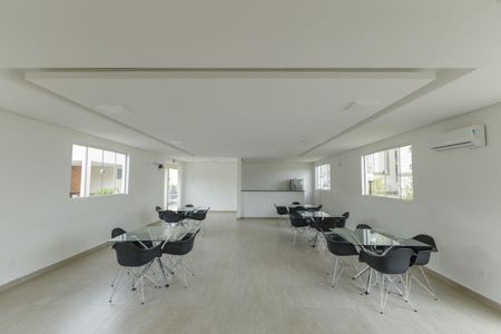 Apartamento para alugar com 45m², 2 quartos e 1 vaga Apartamento para alugar com 45m², 2 quartos e 1 vagaÁrea comum - Salão de festas