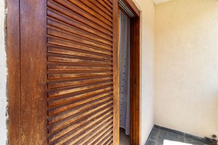 Casa à venda com 230m², 4 quartos e 4 vagas Casa à venda com 230m², 4 quartos e 4 vagasVaranda da Suíte 2