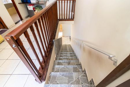 Casa à venda com 230m², 4 quartos e 4 vagas Casa à venda com 230m², 4 quartos e 4 vagasCorredor dos Quartos - Escada