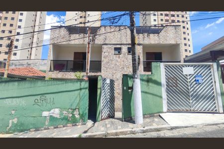 Casa à venda com 230m², 4 quartos e 4 vagas Casa à venda com 230m², 4 quartos e 4 vagasFachada