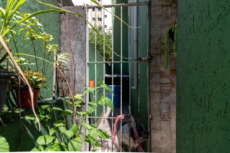 Casa à venda com 230m², 4 quartos e 4 vagas Casa à venda com 230m², 4 quartos e 4 vagasÁrea comum - Corredor Lateral / Canil