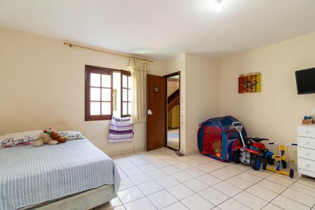 Casa à venda com 230m², 4 quartos e 4 vagas Casa à venda com 230m², 4 quartos e 4 vagasQuarto 4
