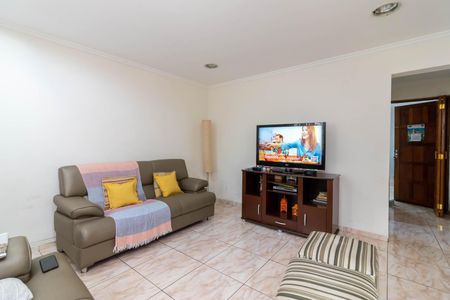 Casa à venda com 230m², 4 quartos e 4 vagas Casa à venda com 230m², 4 quartos e 4 vagasSala de Estar