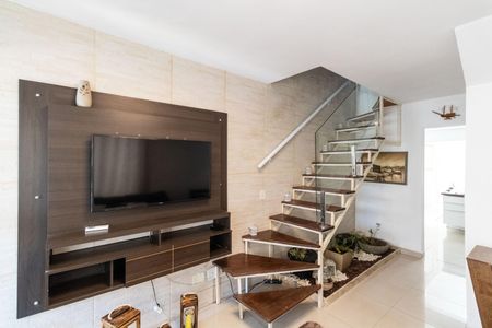 Casa para alugar com 191m², 2 quartos e 1 vaga Casa para alugar com 191m², 2 quartos e 1 vagaSala