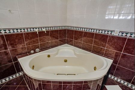 Casa à venda com 300m², 3 quartos e 5 vagasBanheiro da Suíte 1