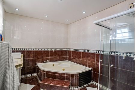Casa à venda com 300m², 3 quartos e 5 vagasBanheiro da Suíte 1