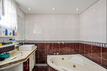Casa à venda com 300m², 3 quartos e 5 vagasBanheiro da Suíte 1