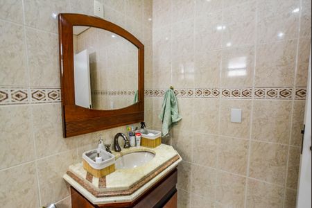 Casa à venda com 300m², 3 quartos e 5 vagasBanheiro da Suíte 2