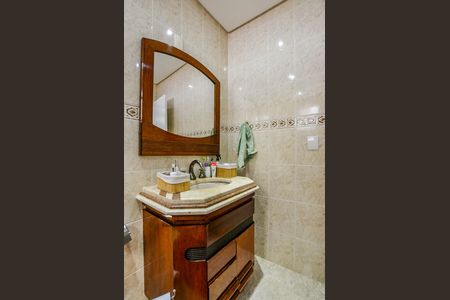 Casa à venda com 300m², 3 quartos e 5 vagasBanheiro da Suíte 2