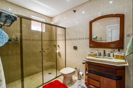 Casa à venda com 300m², 3 quartos e 5 vagasBanheiro da Suíte 2