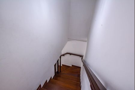 Casa à venda com 300m², 3 quartos e 5 vagasEscada
