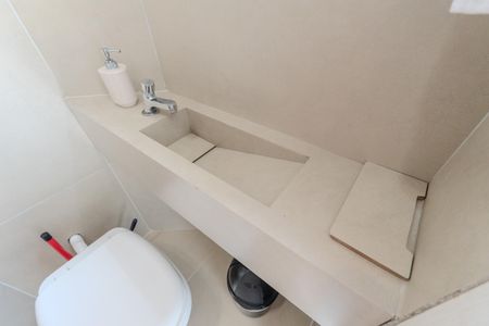 Apartamento à venda com 240m², 4 quartos e 1 vaga Apartamento à venda com 240m², 4 quartos e 1 vagaBanheiro de serviço