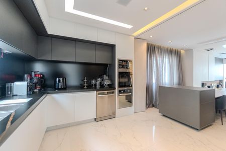 Apartamento à venda com 240m², 4 quartos e 1 vaga Apartamento à venda com 240m², 4 quartos e 1 vagaCozinha