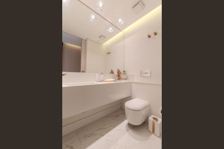 Apartamento à venda com 240m², 4 quartos e 1 vaga Apartamento à venda com 240m², 4 quartos e 1 vagaLavabo