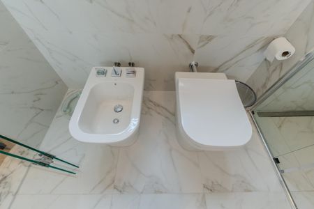 Apartamento à venda com 240m², 4 quartos e 1 vaga Apartamento à venda com 240m², 4 quartos e 1 vagaBanheiro da Suíte 3