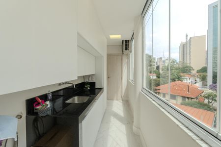 Apartamento à venda com 240m², 4 quartos e 1 vaga Apartamento à venda com 240m², 4 quartos e 1 vagaÁrea de Serviço