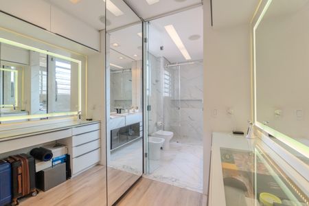 Apartamento à venda com 240m², 4 quartos e 1 vaga Apartamento à venda com 240m², 4 quartos e 1 vagaBanheiro da Suíte 3