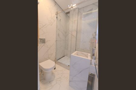 Apartamento à venda com 240m², 4 quartos e 1 vaga Apartamento à venda com 240m², 4 quartos e 1 vagaBanheiro da Suíte 2