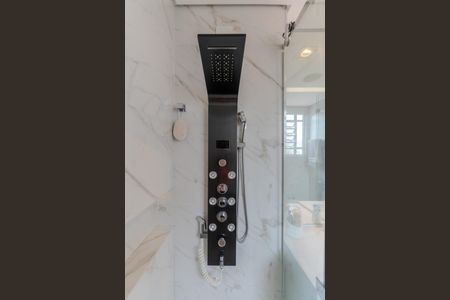 Apartamento à venda com 240m², 4 quartos e 1 vaga Apartamento à venda com 240m², 4 quartos e 1 vagaBanheiro da Suíte 3