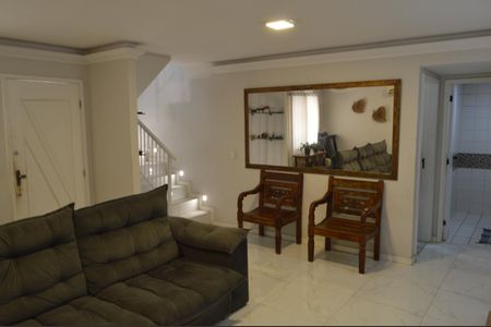 Casa de condomínio à venda com 125m², 3 quartos e 2 vagas Casa de condomínio à venda com 125m², 3 quartos e 2 vagasSala