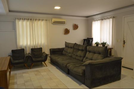 Casa de condomínio à venda com 125m², 3 quartos e 2 vagas Casa de condomínio à venda com 125m², 3 quartos e 2 vagasSala