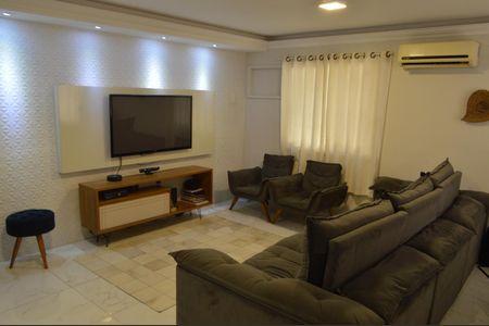 Casa de condomínio à venda com 125m², 3 quartos e 2 vagas Casa de condomínio à venda com 125m², 3 quartos e 2 vagasSala