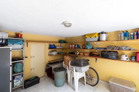 Casa à venda com 60m², 3 quartos e 3 vagasPorão 