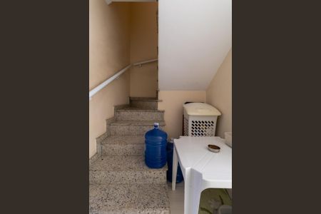 Casa à venda com 60m², 3 quartos e 3 vagasEscada  